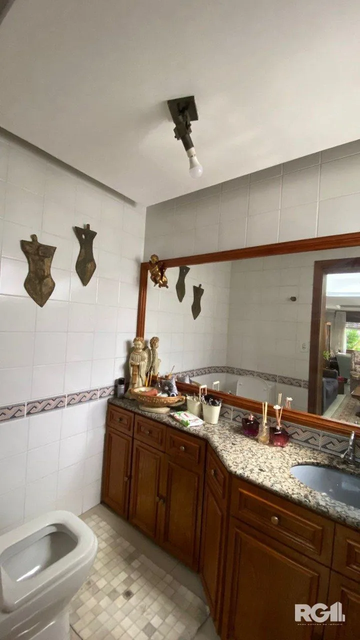 Imagem CASA AMPLA 3 DORMITÓRIOS NO ANDAR SUPERIOR NA CIDADE BAIXA .