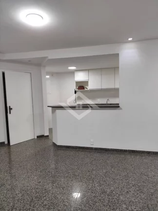 Imagem Apartamento 3 Quartos com Suíte e Varanda em Rua Tranquila – Reformado