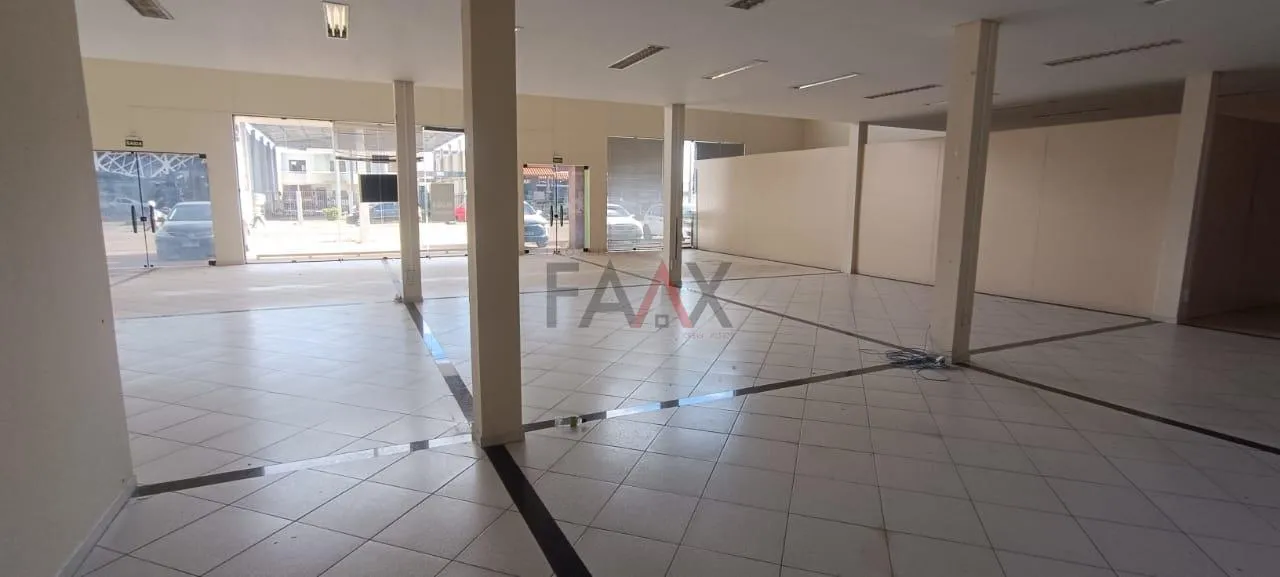 Imagem Sala Comercial 900m para Alugar em São Cristóvão com Estacionamento