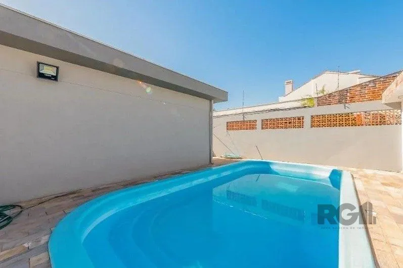 Imagem Casa 221m² - 3 dormitórios, 1 suíte, 4 vagas de garagem no bairro Vila Assunção