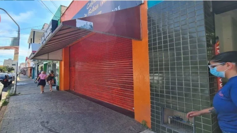 Imagem Excelente barracão comercial, na principal rua comercial do centro, muito bem localizado, próximo ...