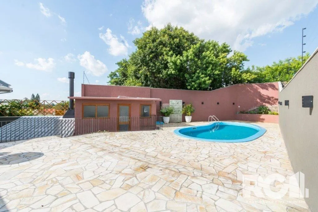 Imagem Casa com piscina, 3 dormitórios, 258m² privativos, no Jardim Itu.