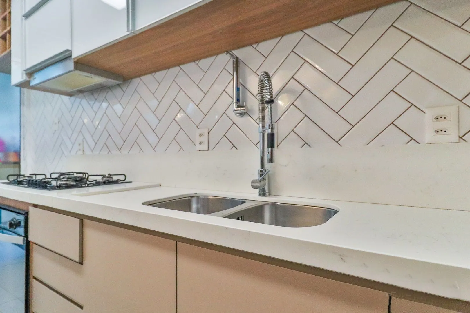 Imagem CASA TRIPLEX COM 4 SUITES E 2 VAGAS- SEMIMOBILIADA