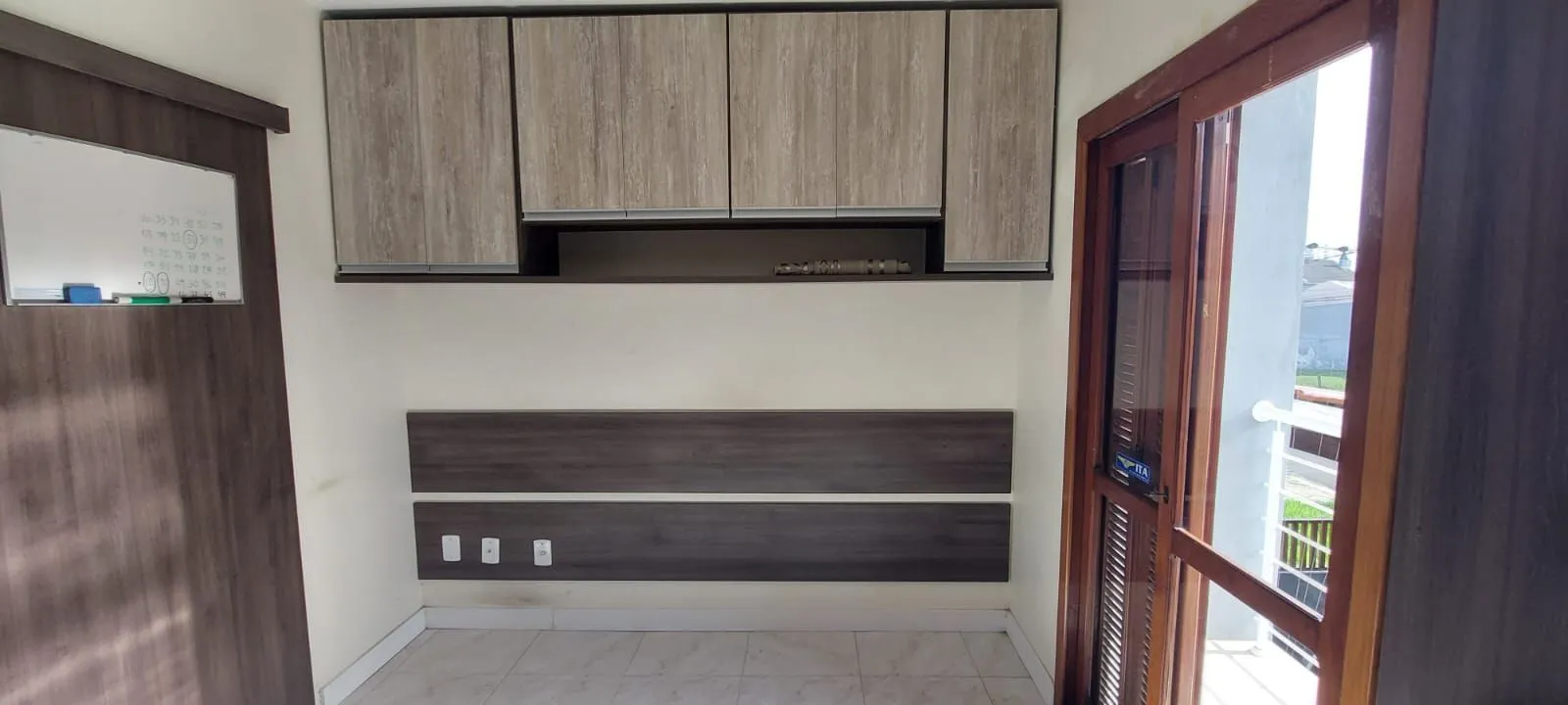 Imagem Boletto Imóveis vende casa em Canoas , 2 dormitórios, 1 banheiro, 1 lavabo, garagem para 2 carros, com móveis fixos em MDF, em fino acabamento.