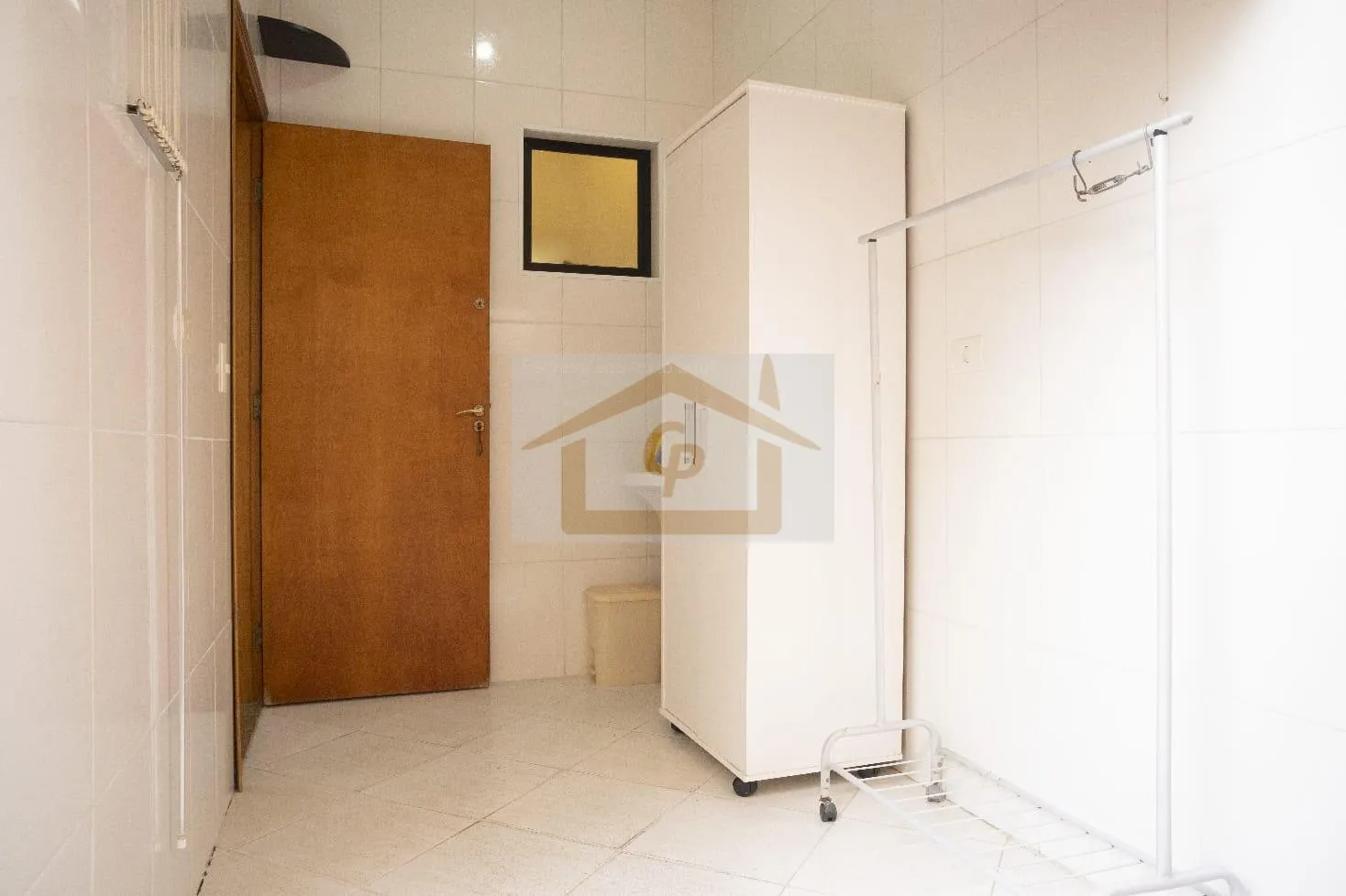 Imagem Duas suítes,, 2 vagas cobertas - Casa em Villagio - Bosque da Saúde