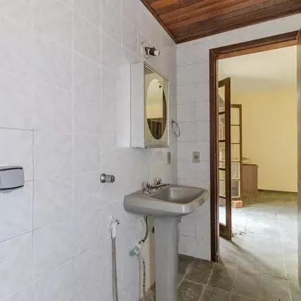 Imagem Casa à Venda na Rua da Gruta - 241,99m² - Próxima ao Hospital Divina Providência