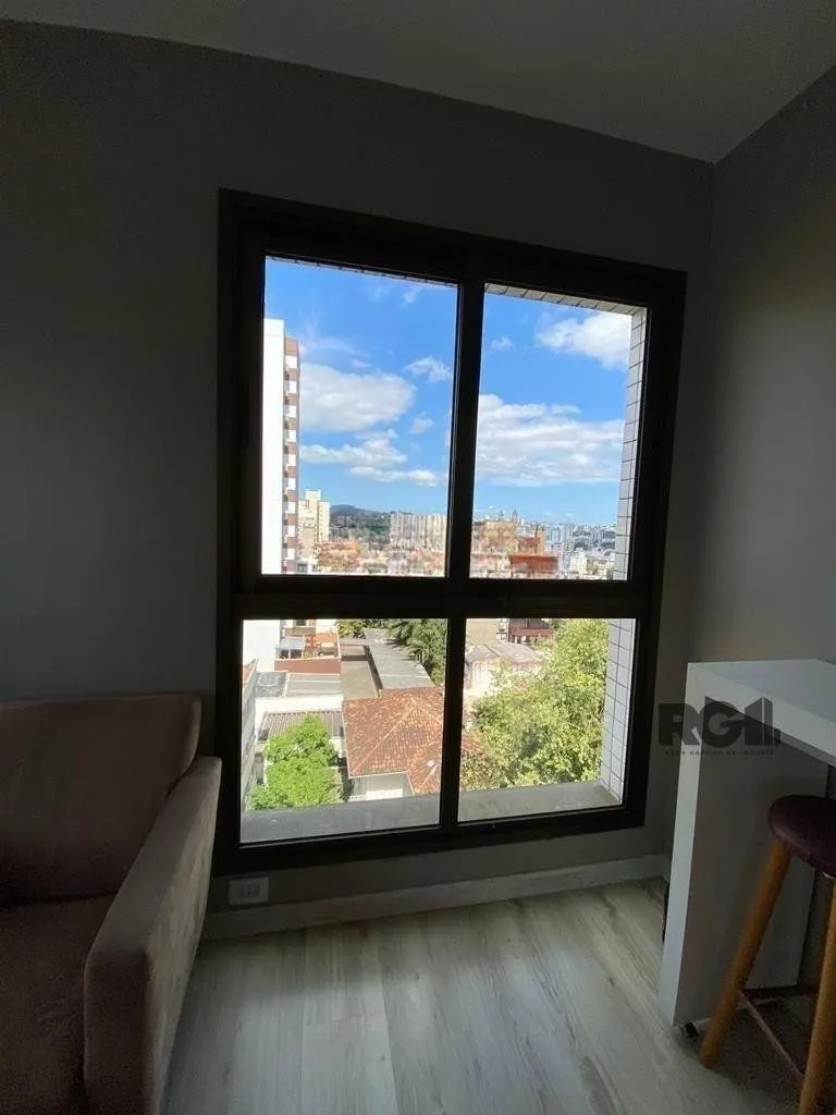 Imagem Apartamento de dois quartos, suíte e duas vagas de garagem no bairro Petrópolis em Porto Alegre.