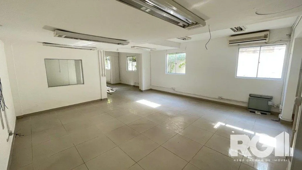 Imagem Prédio Comercial Imponente com 1.200m² na Zona Norte de Porto Alegre