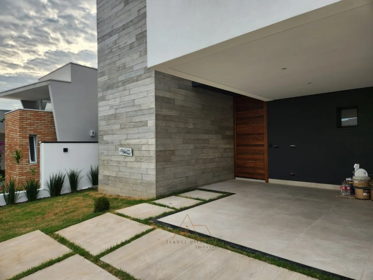 Imagem Imóvel de Luxo à Venda em Salto-SP: Casa com 3 Suítes, 4 Vagas e 265,50m² no Residencial Central Parque