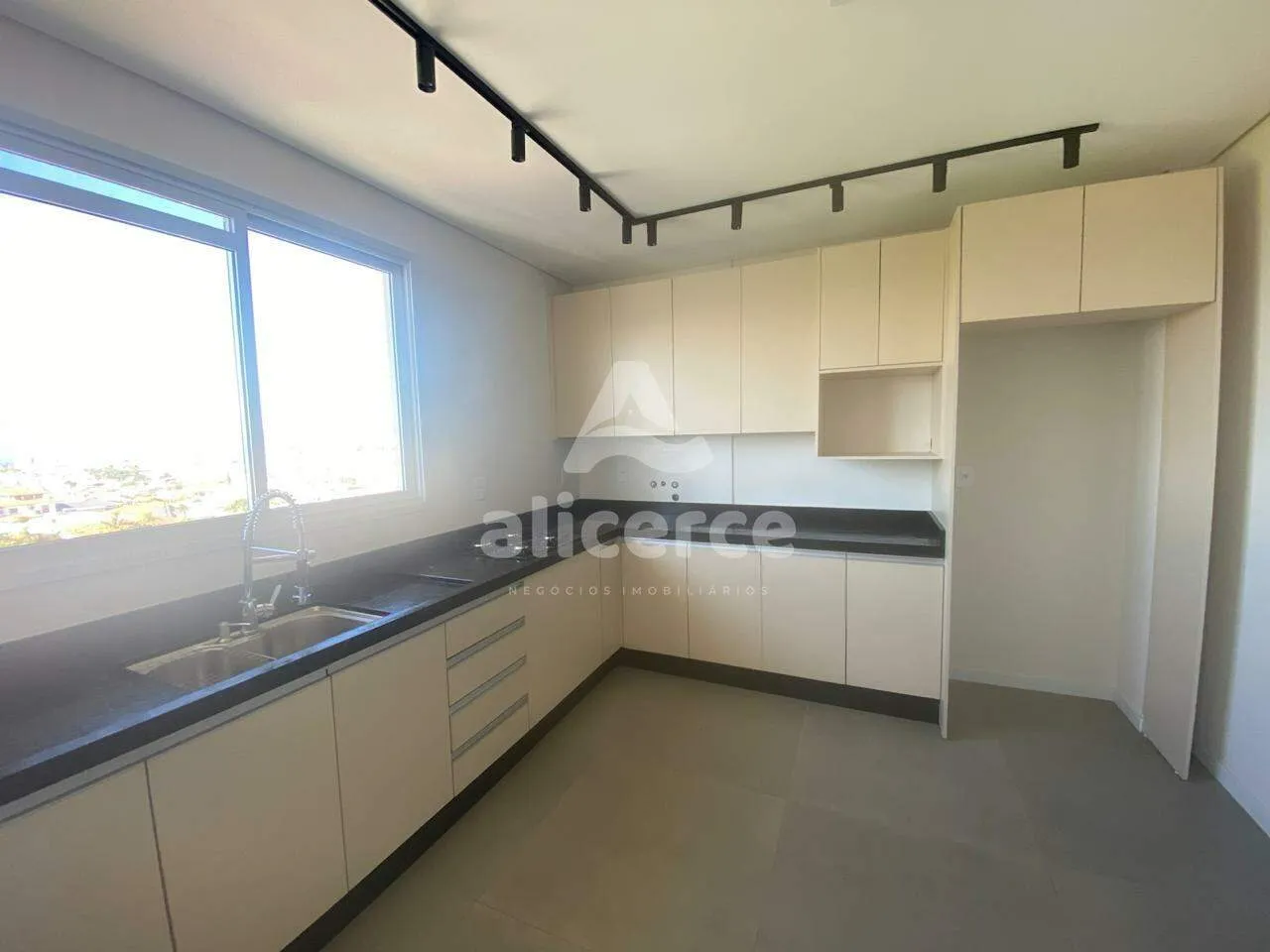 Imagem Apartamento vista mar l 2 dormitórios, 1 suíte l 73,32m² l Ipiranga - São José/SC