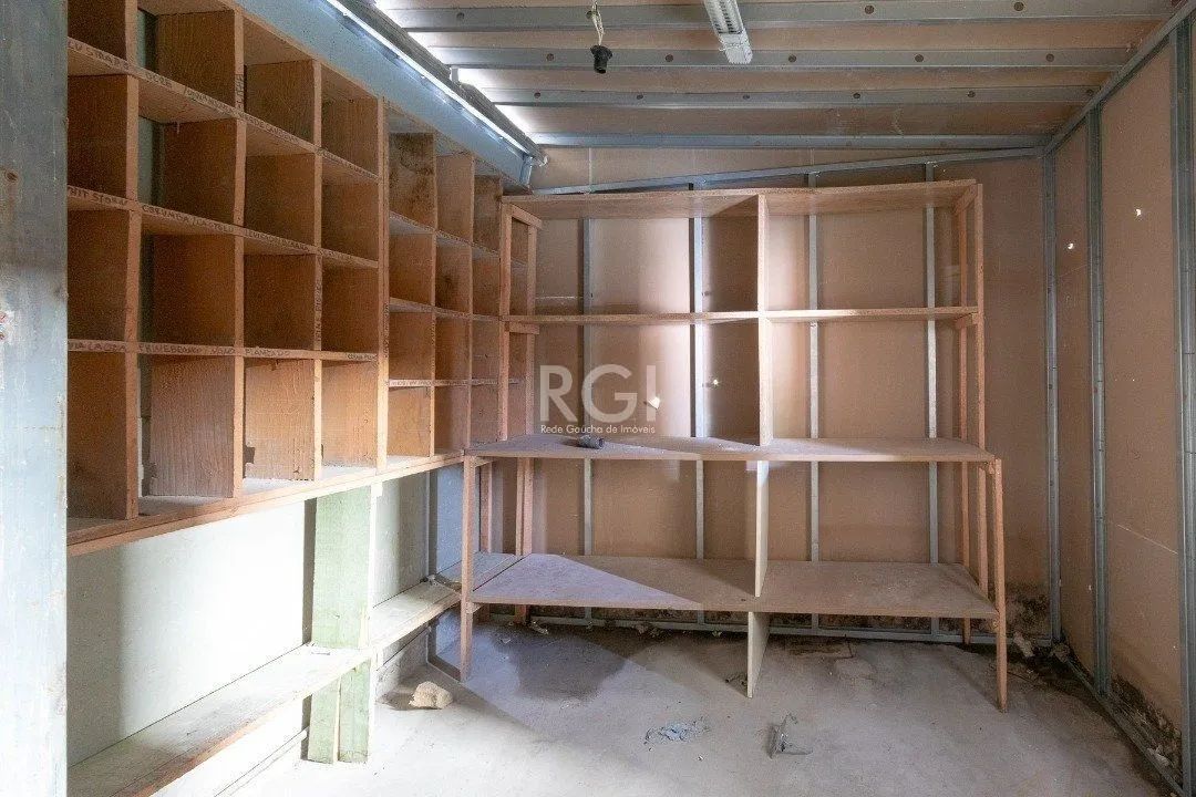 Imagem Pavilhão com área construída de cerca de 900m²