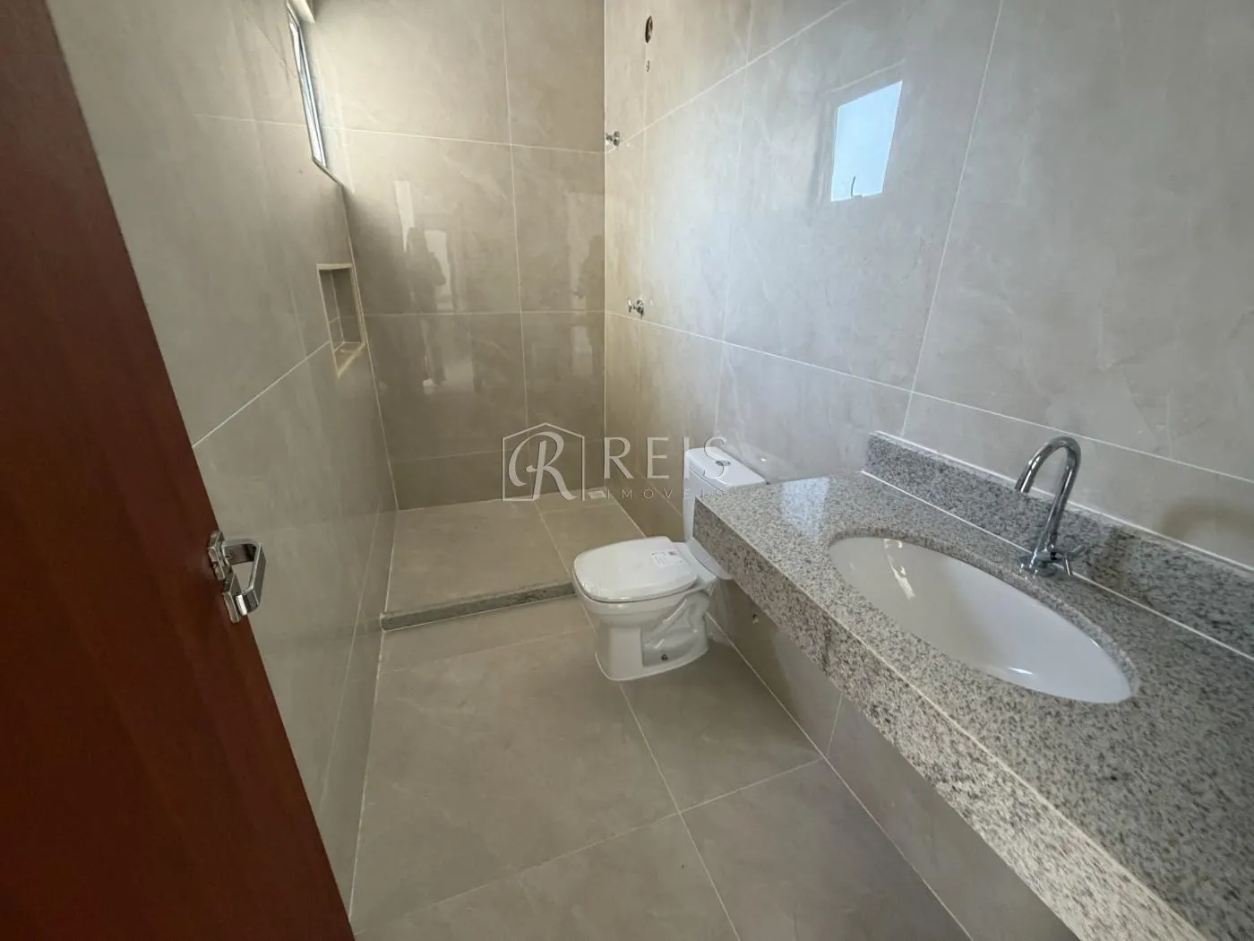 Imagem Casa para Venda em Rio das Ostras, Recreio, 4 dormitórios, 4 suítes, 6 banheiros, 2 vagas