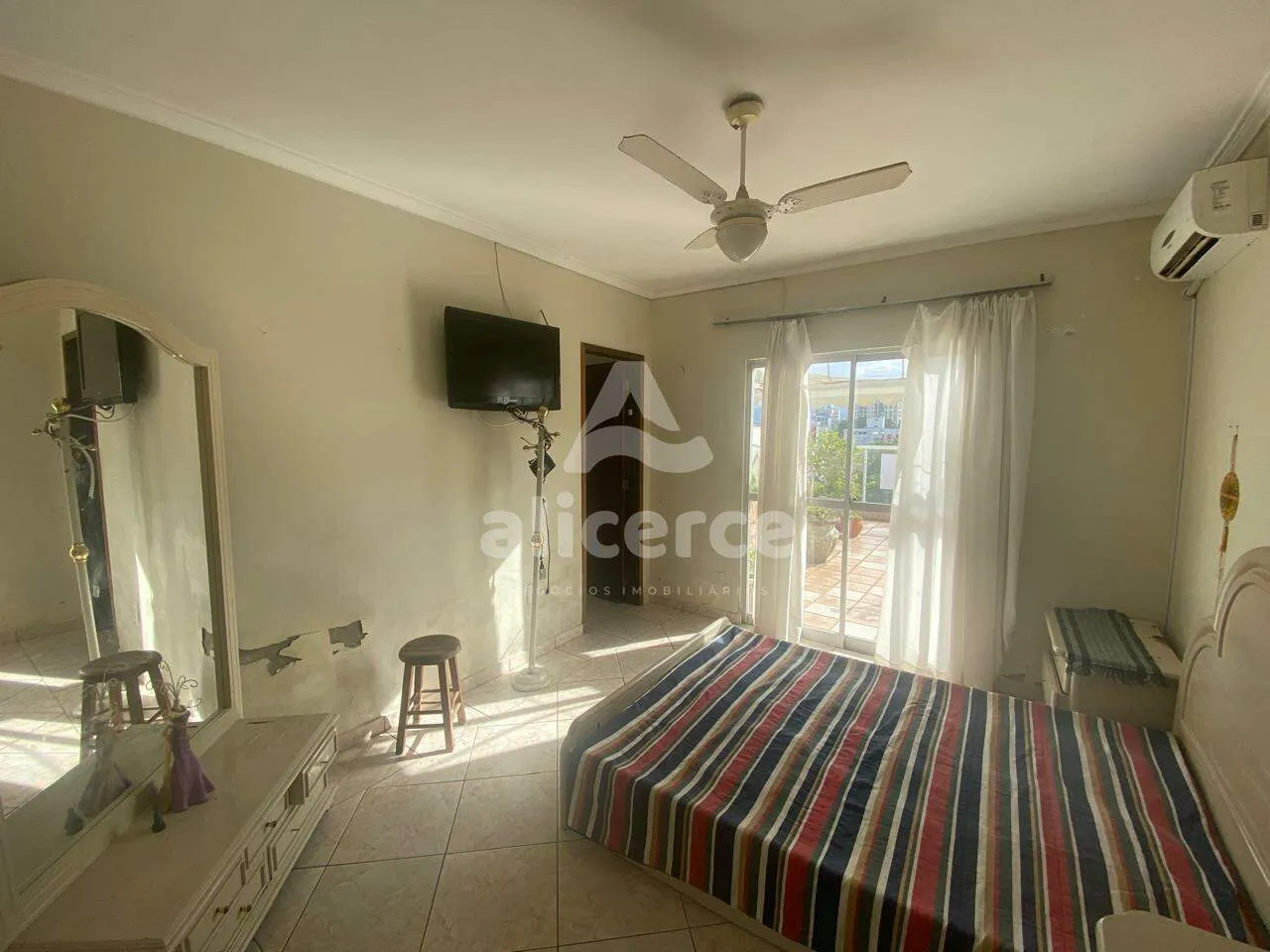 Imagem Cobertura à venda com 3 quartos 1 suíte, 232m² em Coqueiros Florianópolis