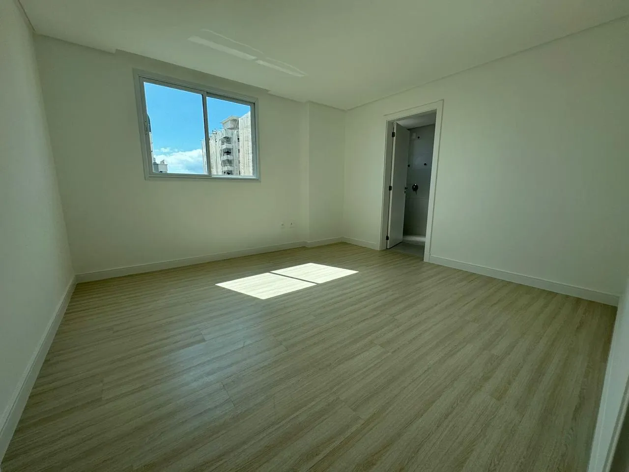 Imagem Apartamento à venda com 129.6m2 por R$ 1.899.000,00