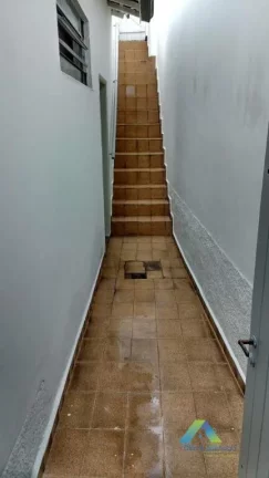 Imagem Linda casa 3 dormitórios,sendo 1 suite, 3 vagas de garagem, lavanderia, quintal com localização privilegiada fácil acesso a comércios .