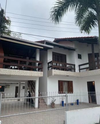 Imagem Casa grande no bairro das Nações em Balneário Camboriú.