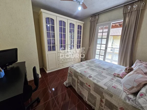 Imagem Casa com 2 Quartos (1 com varanda) à venda em Teresópolis!