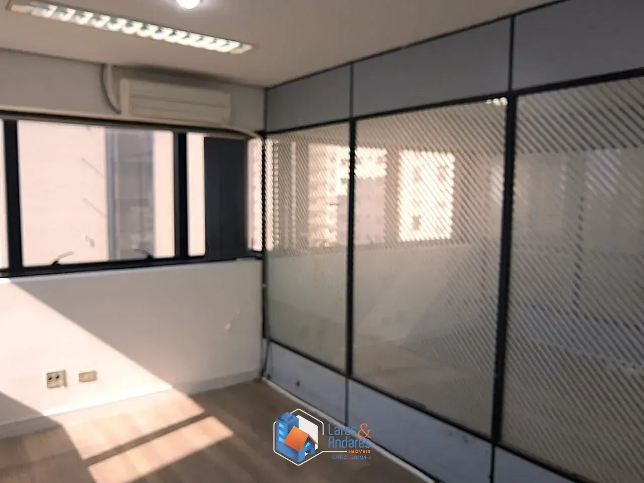 Imagem SALA À VENDA COM 47 M², NO 13º ANDAR, C/2 WC E 1 VG C/ MANOBRISTA - PERDIZES - SP
