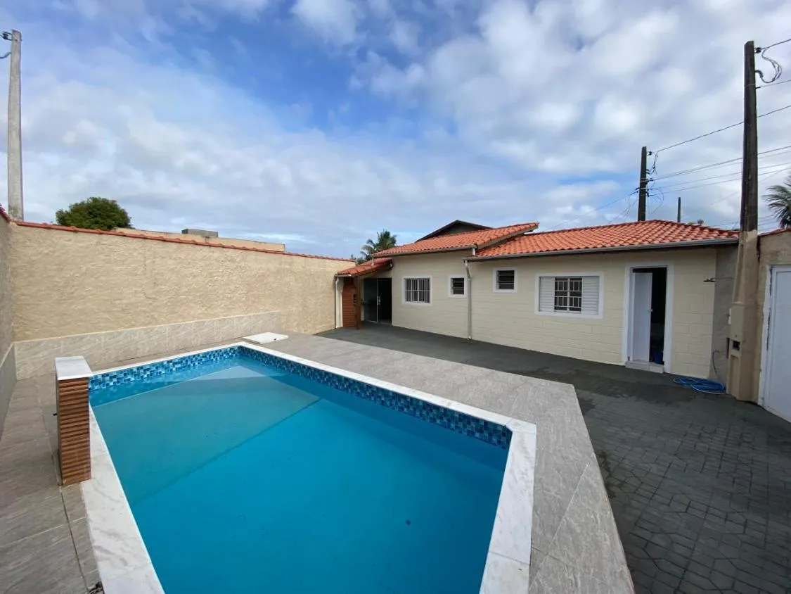 Foto do imóvel CASA COM PISCINA, CHURRASQUEIRA E ACEITA FINANCIAMENTO BANCÁRIO NO JARDIM SUARÃO EM ITANHAÉM