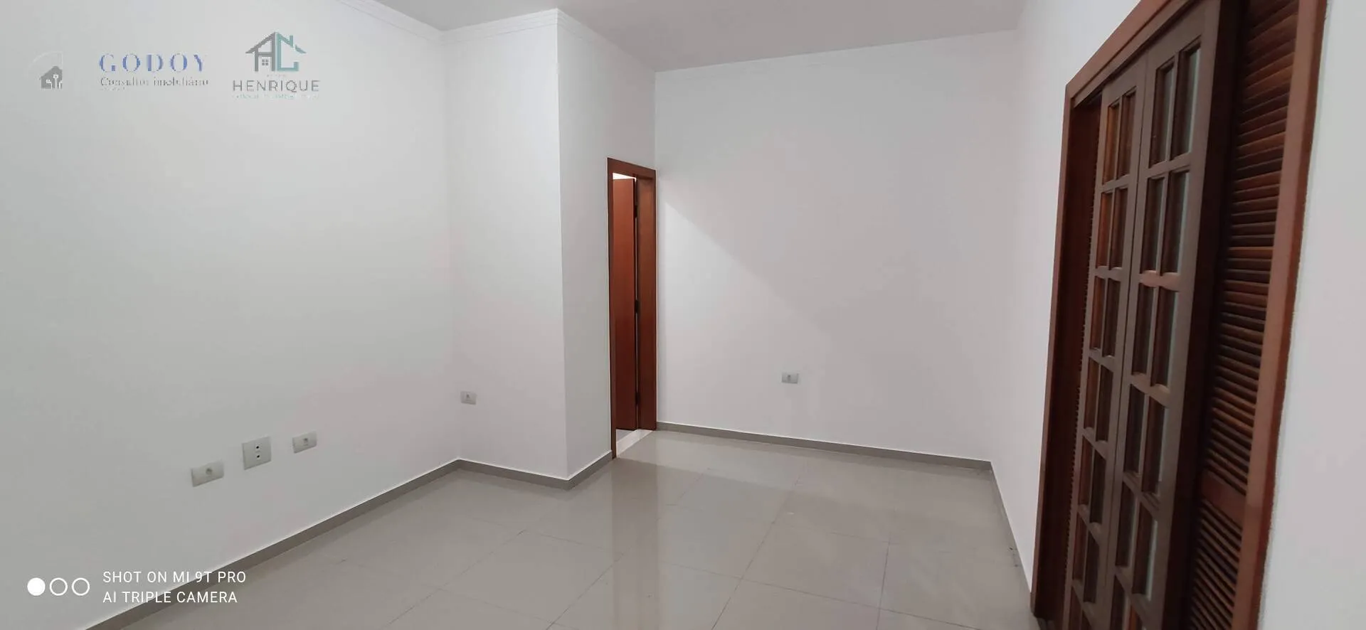 Imagem Sobrado moderno e muito bem distribuído - aceita permuta!