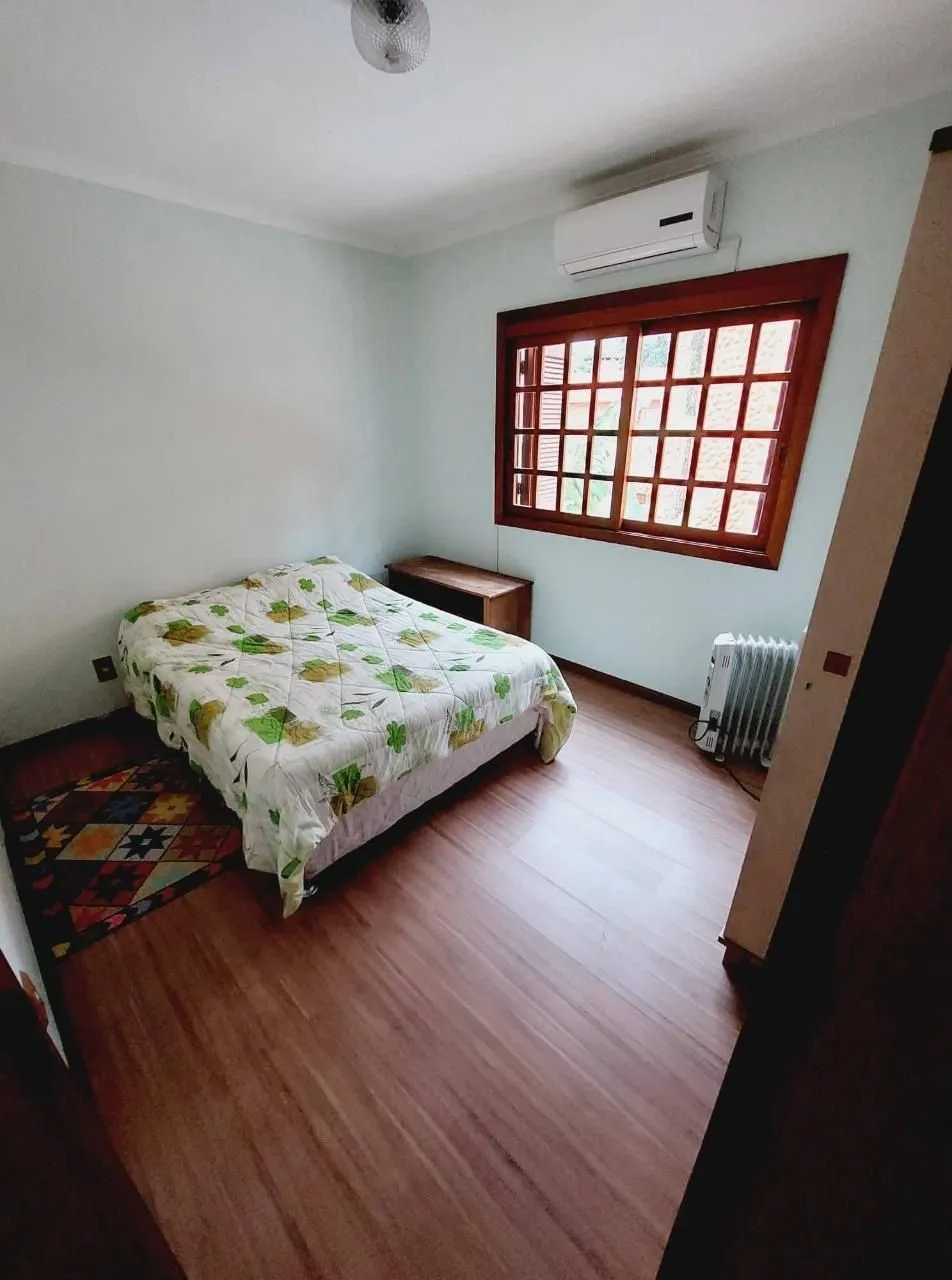 Imagem Casa de Condomínio com 3 dormitórios e 2 vagas em Ipanema