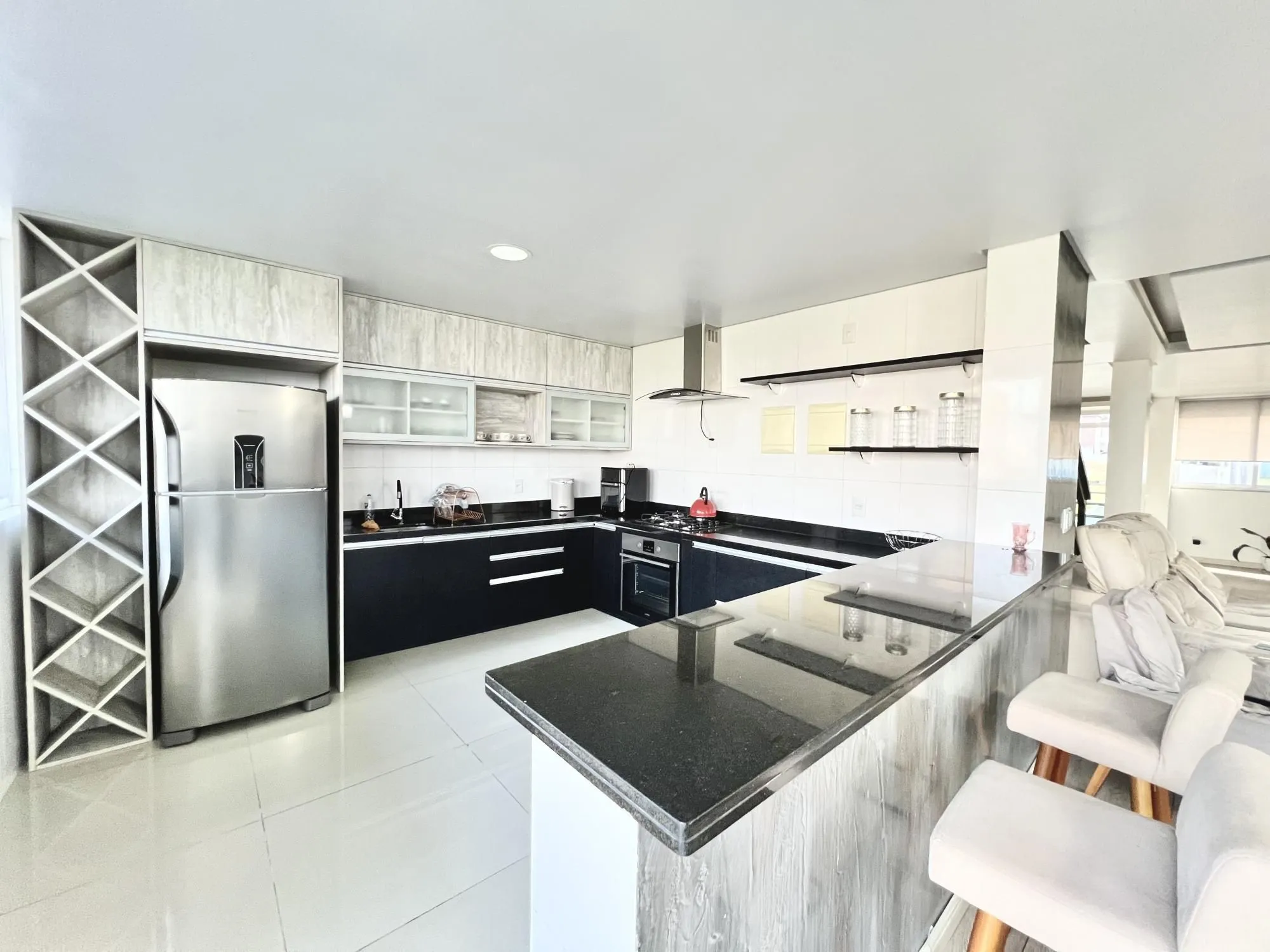 Imagem Casa 3 dormitórios com 2 vagas condomínio fechado e lazer completo