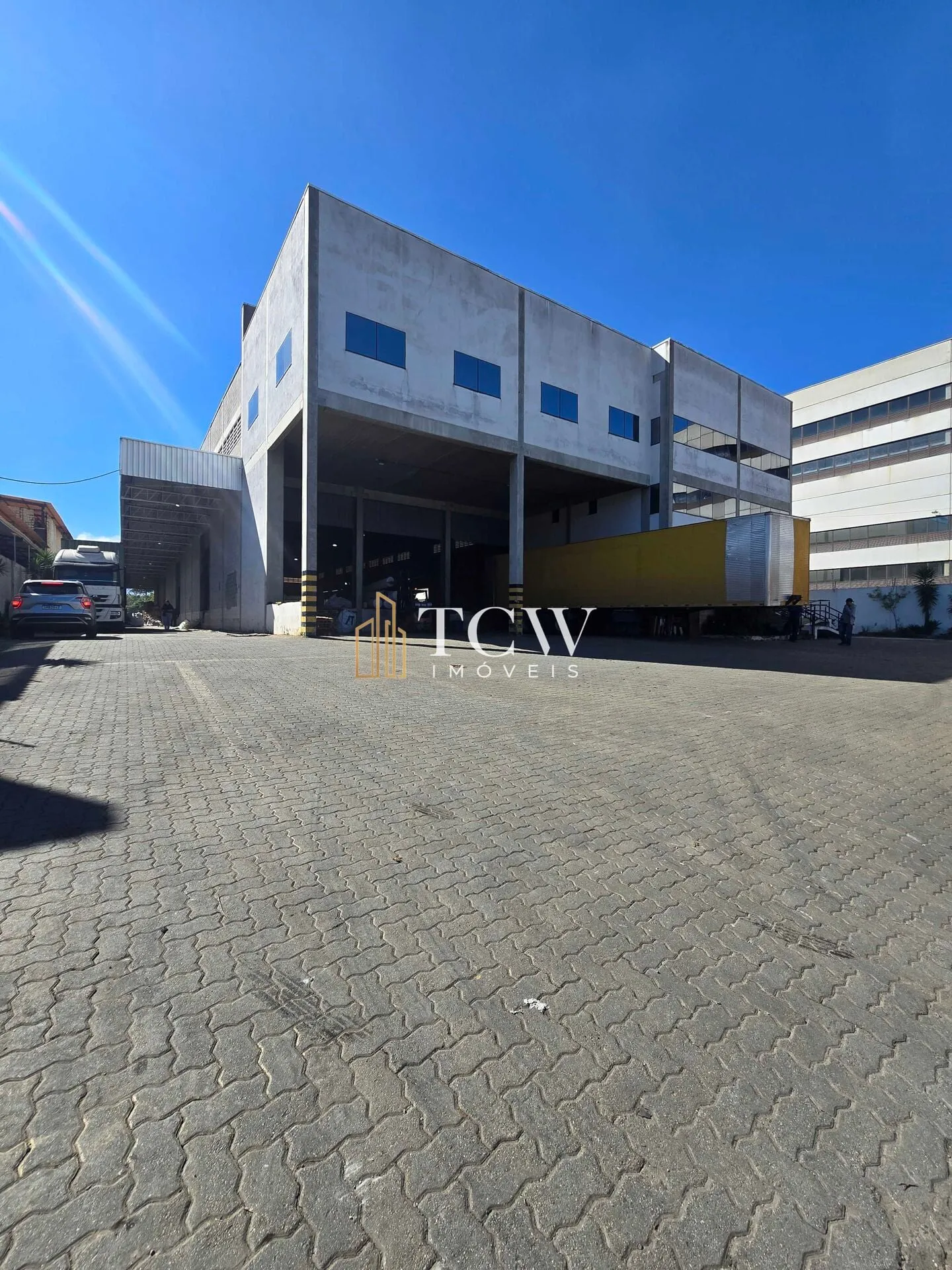 Imagem Galpão Industrial para Locação em Guarulhos/SP | 3.500 m² | 13 Docas | Próximo à Rodovia Presidente Dutra