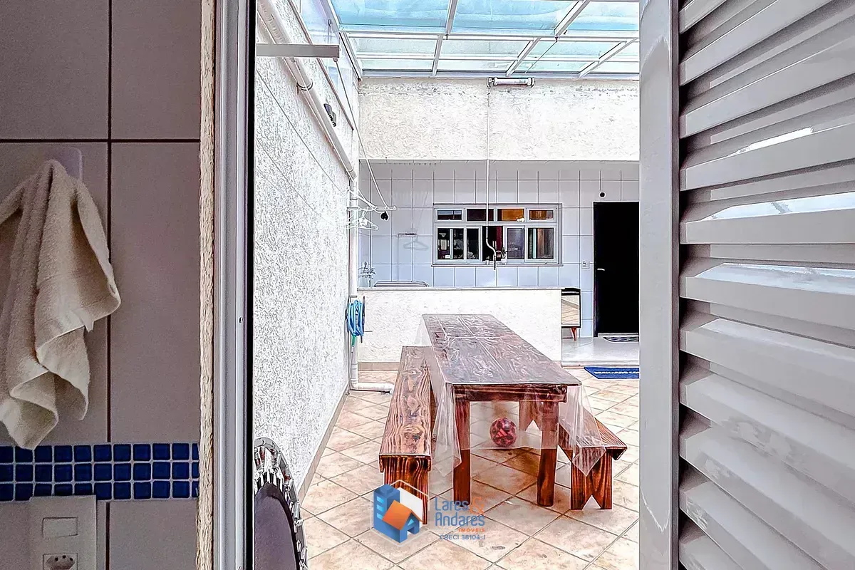 Imagem Casa para venda em Penha de França com 4 quartos, sendo 4 suítes, 212m²