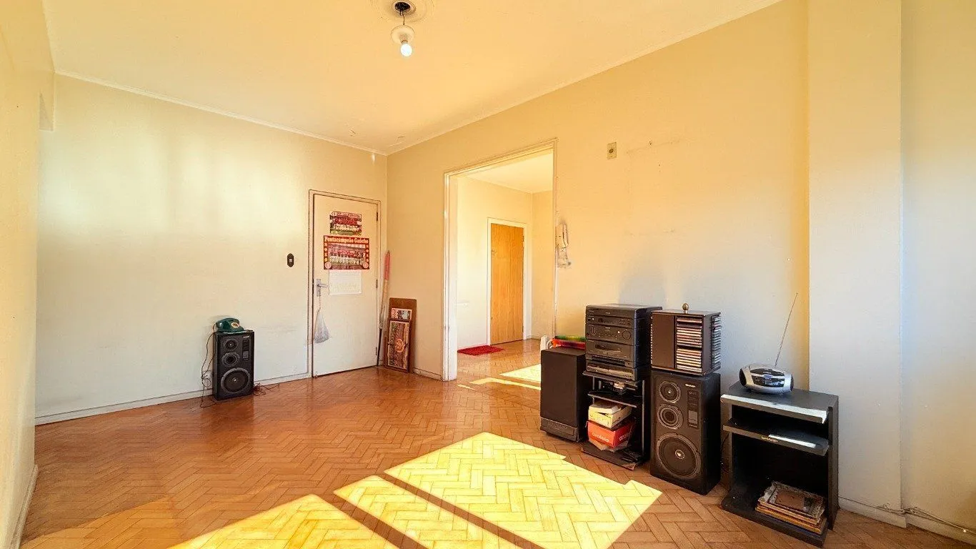 Imagem Apartamento de 3 dormitórios à venda no Bairro Petrópolis, Porto Alegre.