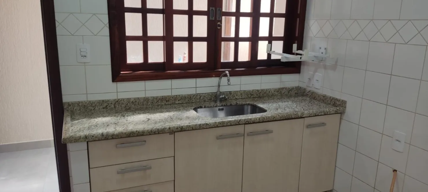 Imagem Casa Estilo Clássico com 3 Quartos, Piscina, Área Gourmet, 4 Vagas e Excelente Localização Próxima ao Centro