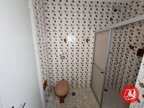 Imagem Apartamento 3 dormitórios (1 suíte). Dependência com wc auxiliar e sacada.