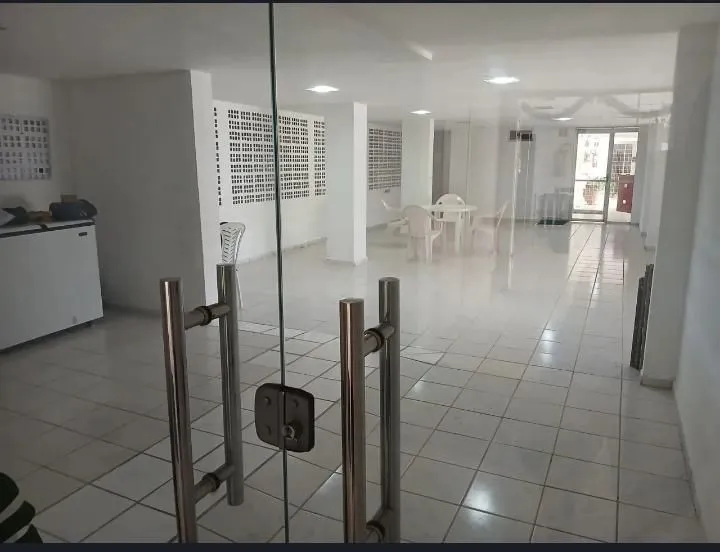 Imagem Apartamento reformado com 63 m², 2 quartos, varanda e vaga de garagem em Jardim América, próximo às praias de Cabedelo.