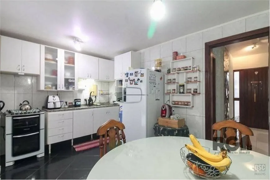 Imagem Casa de 285m² - 4 dormitórios, 4 vagas no bairro Bom Jesus