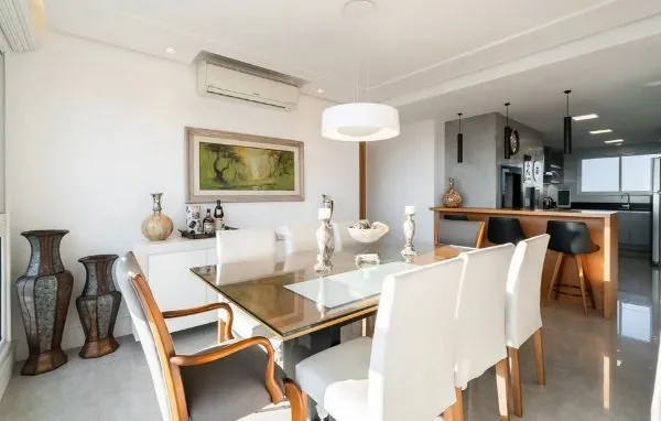 Imagem Vende-se amplo apartamento com 3 suítes, 126m² e 2 vagas - Petrópolis