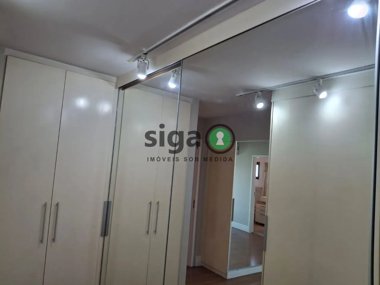 Imagem Apartamento para locação 4 dormitorios, 2 suítes, 3 vagas, 207 metros no Villaggio Panamby-Mobiliado