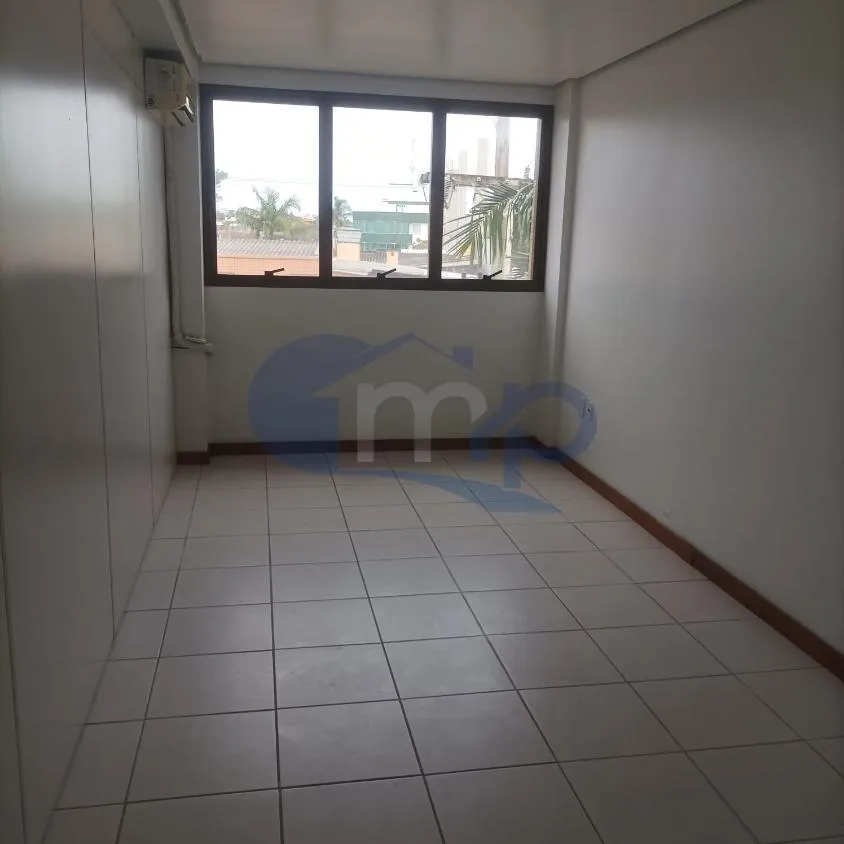 Imagem Sala comercial a venda com 94m² no centro de Torres/RS