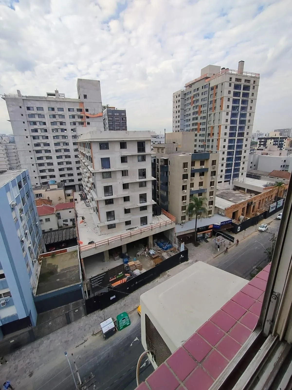 Imagem Apartamento 2 quartos, sacada com churrasqueira e garagem no bairro Cidade Baix