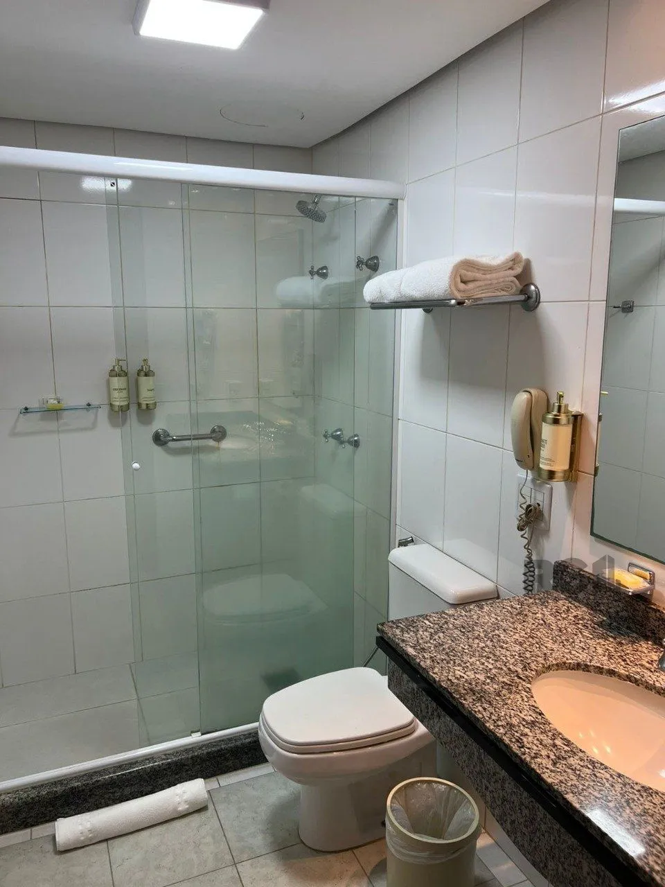 Imagem Flat semimobiliado, uma vaga, no bairro Praia de Belas em Porto Alegre