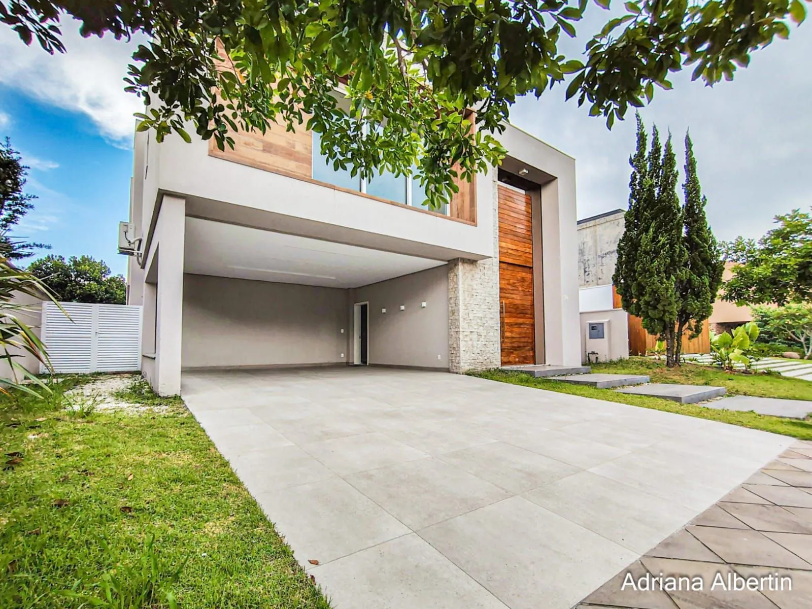 Imagem Casa com 400m² e 4 suítes