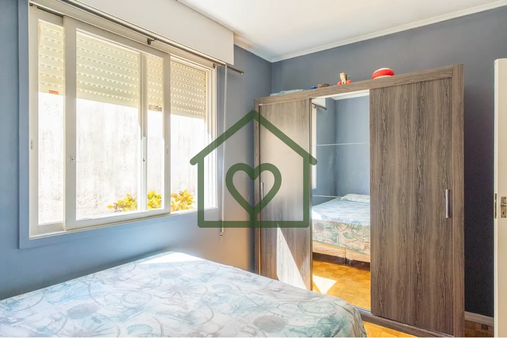 Imagem Amplo e confortável apartamento, reformado, com 3 dormitórios, 1 suíte e 114m²! Sala com living ...