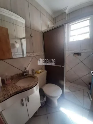 Imagem Apartamento à venda no Condomínio Residencial João Bichuette, no bairro Vila São Vicente, em Uberaba: 2 dormitórios, garagem e mais!