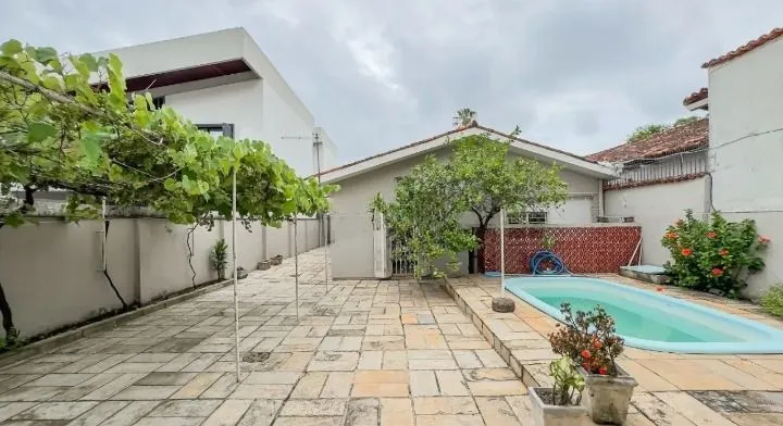 Imagem Casa de 3 dormitórios, 1 suíte e 3 vagas de garagem, bairro Ipanema.