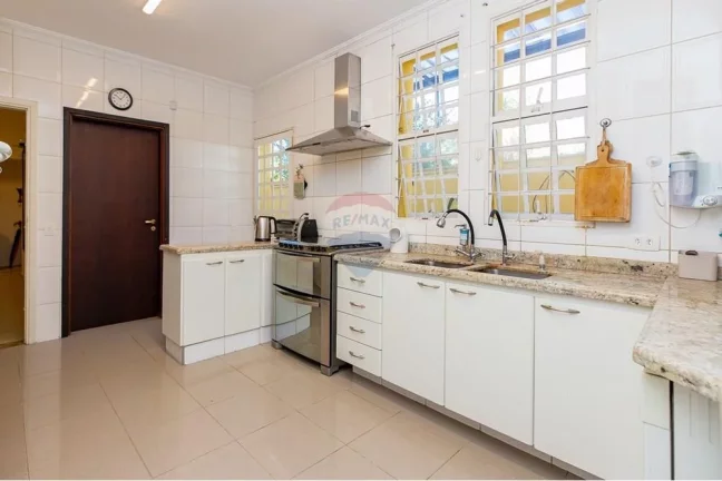 Imagem Casa à venda em Alto de Pinheiros, com 351 m², 4 dormitórios, sendo 2 suítes