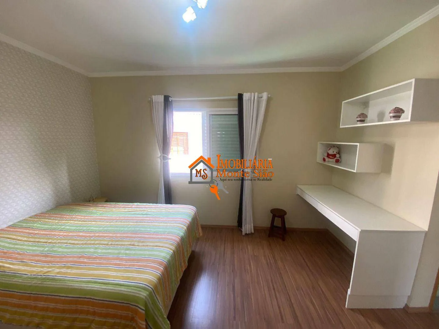 Imagem Sobrado a venda e locação, mobiliado, com 3 suítes e 4 vagas de garagem - Santa Mena - Guarulhos/SP