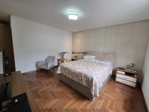 Imagem Linda Casa à Venda, com 4 dormitórios, 2 suítes, com 249m² com jardim, com 4 vagas, Vila Gilda, Santo André