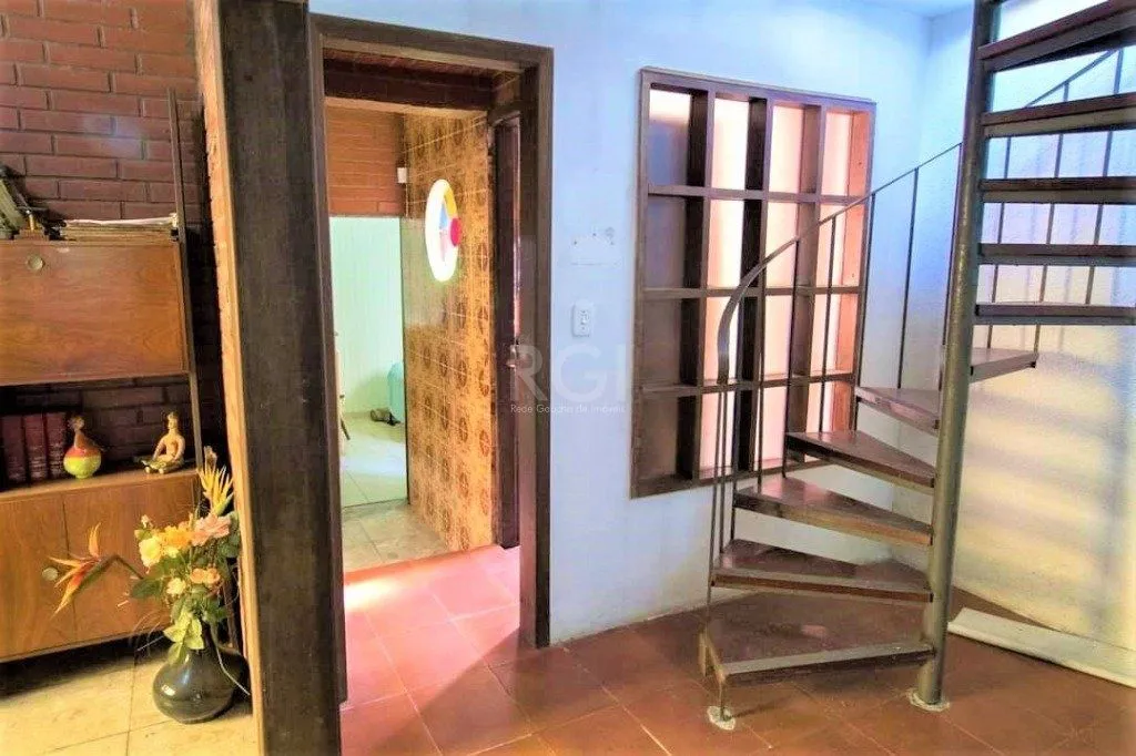 Imagem Casa para Venda - 287m², 3 dormitórios, sendo 2 suites, 4 vagas - Nonoai
