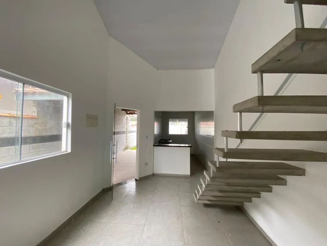 Imagem CASA COM MEZANINO NOVA À VENDA NO GAIVOTAS EM ITANHAÉM