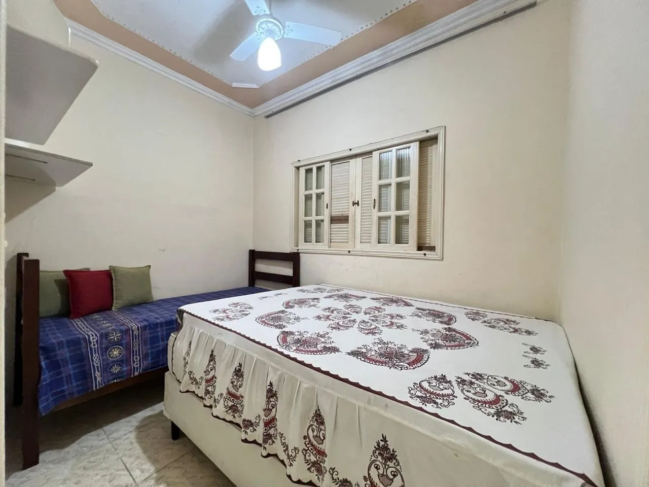 Imagem Casa para Venda em Praia Grande, Caiçara, 2 dormitórios, 1 suíte, 1 banheiro, 2 vagas