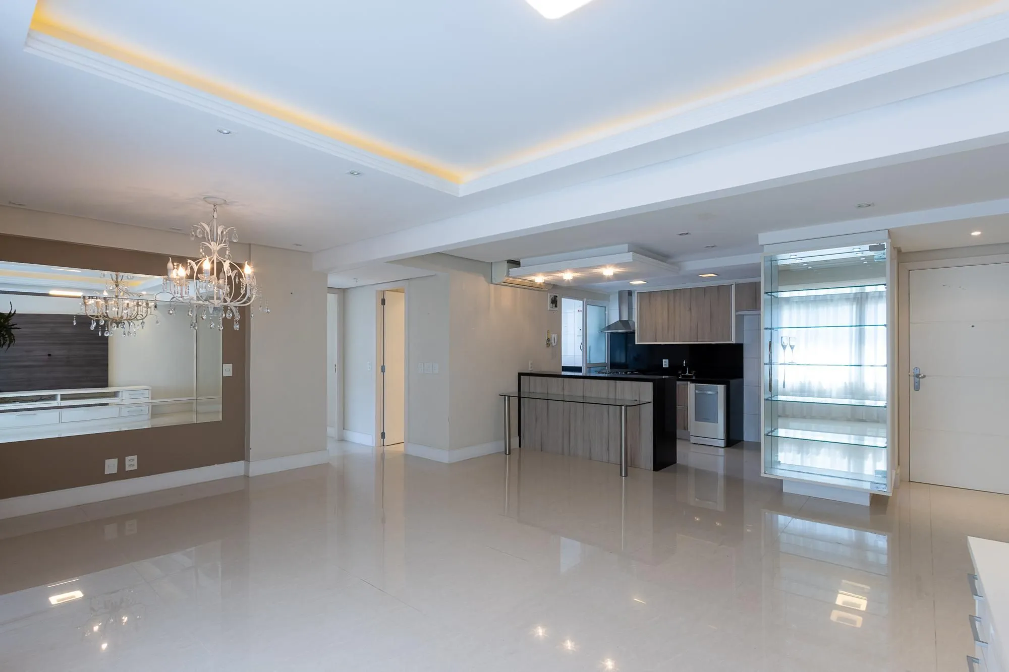 Imagem Apartamento de 3 dormitórios, 1 suíte e 2 vagas escrituradas no bairro Tristeza.