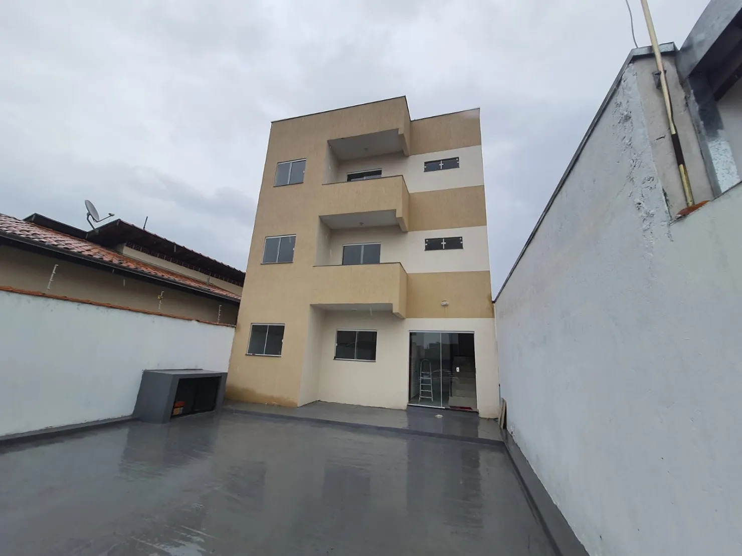 Foto do imóvel Apartamento à venda 2 Quartos, 2 Vagas, 75.37M², Parque das Palmeiras, Pindamonhangaba - SP | Prédio no Parque das Palmeiras